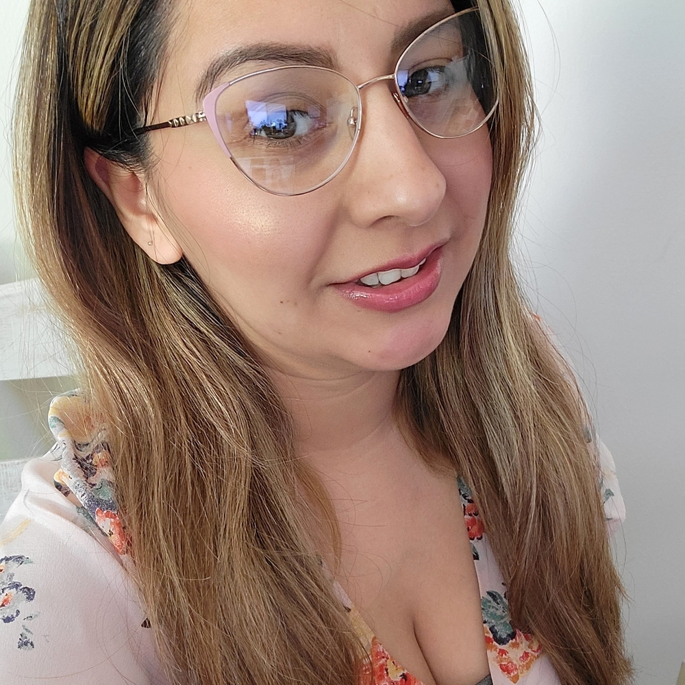 Meet your Posher, Julia